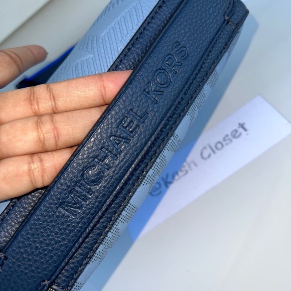 Michael Kors Crossbody Cooper Utility Bag MK Signature Stripe Chambray - Picture 7 of 12